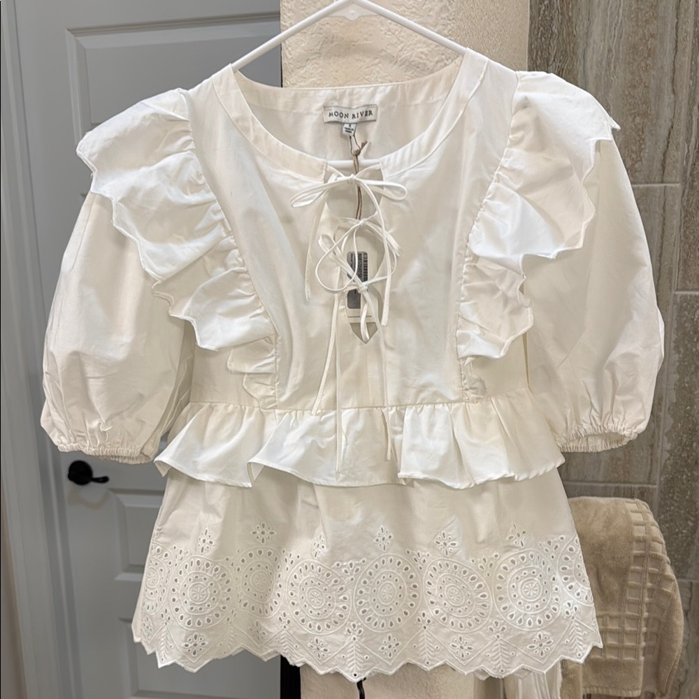 NWT Moon River Puff Sleeve Tie Front Eyelet Top White Size Small